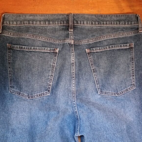 OLD NAVY mid rise boyfriend cut off jeans in Vina (14 tall) - Picture 10 of 14